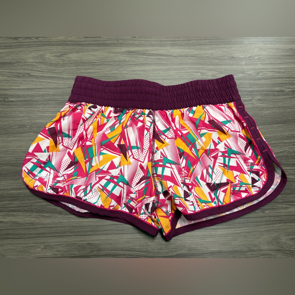 Under Armour semi-fitted heatgear shorts Size Small